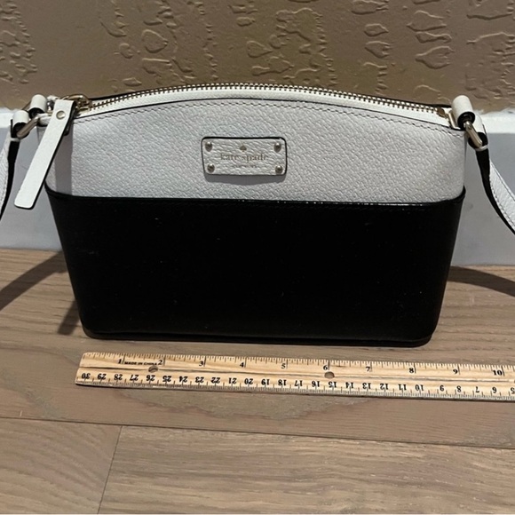 KATE SPADE ♠️ NEW YORK Shoulder Bag • EUC - Picture 9 of 10